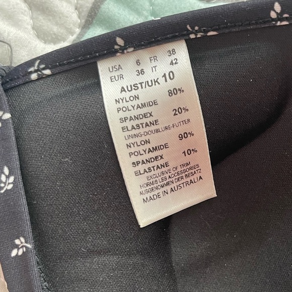 Bikini size 6 - Picture 3 of 5